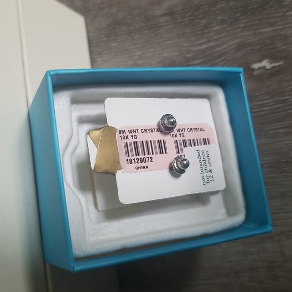 10k Gold Stud Earrings - Picture 3 of 3